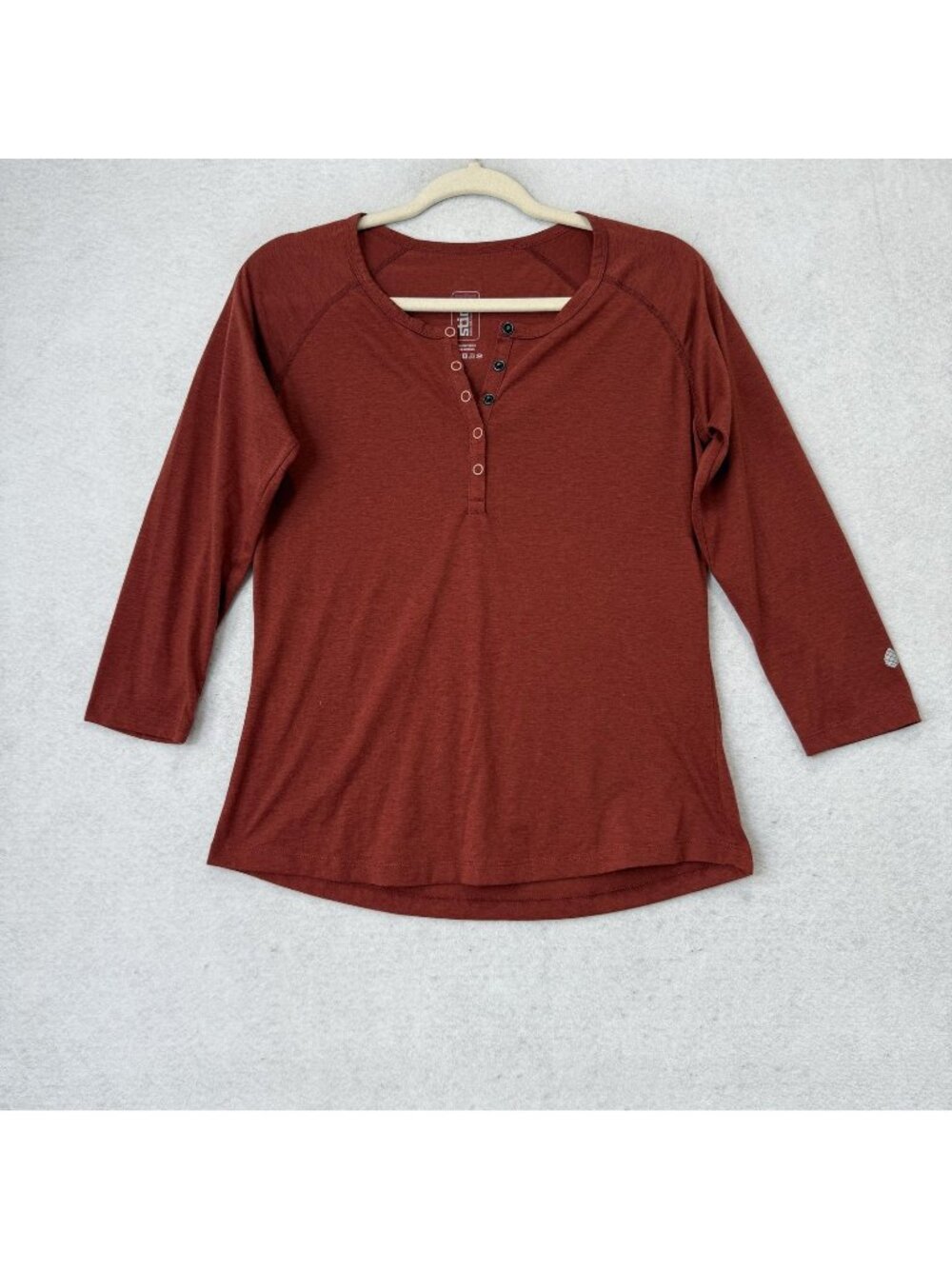Stio Shirt Womens Medium Red Henley 3/4 Sleeve Raglan Top Jersey Casual